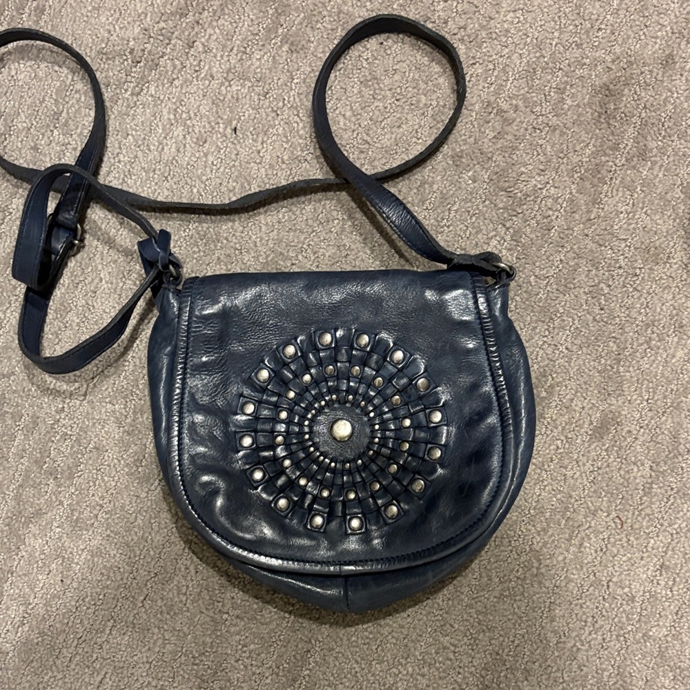 Vilenca Holland leather blue crossbody 

9 X 7 X 3.1 inches,